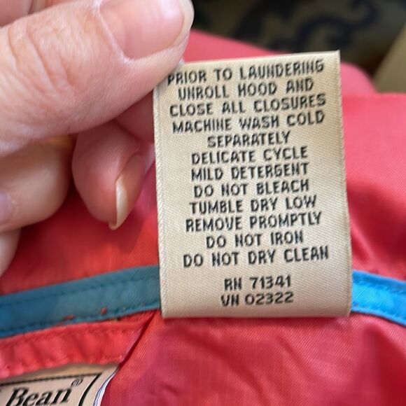 L.L. Bean salmon pink windbreaker jacket with hood - Picture 6 of 10